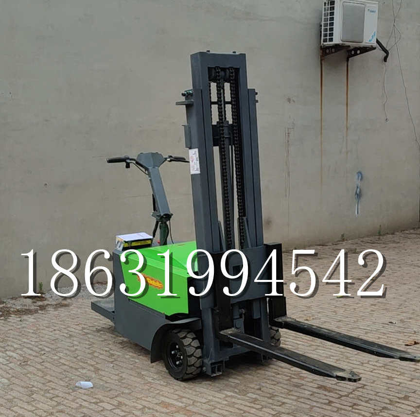 宾阳县优程全电动叉车插腿式堆高车液压装卸车1.5吨升高小型站驾式铲车